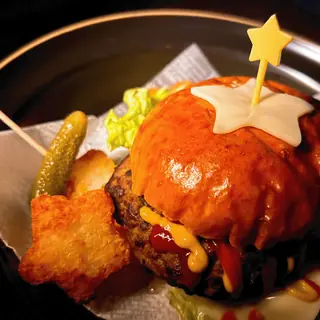 星のピックと星形チーズのスピカバーガー
